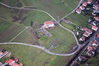Luftbild von St. Dionysius Kapelle im Ortsteil Gleiszellen in Gleiszellen-Gleishorbach im Bundesland Rheinland-Pfalz, Deutschland