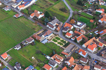 Schrägluftbild von Park des Hotel Schlössl Oberotterbach im Bundesland Rheinland-Pfalz, Deutschland