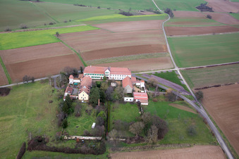 Werkstatt für betreutes Wohnen Werkstatt für verborgene Talente gemeinnützige GmbH im Haftelhof in Schweighofen im Bundesland Rheinland-Pfalz, Deutschland von einer Drohne aus