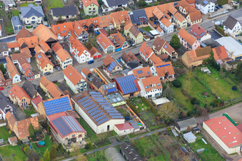 Schrägluftbild von Hintergraben in Kandel im Bundesland Rheinland-Pfalz, Deutschland