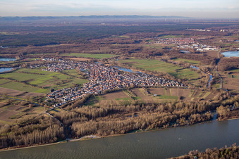 Neuburg am Rhein von Südosten im Bundesland Rheinland-Pfalz, Deutschland