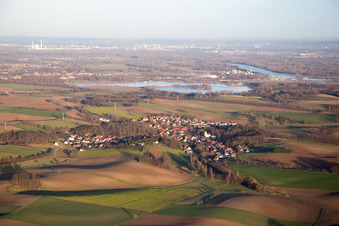 Neewiller-près-Lauterbourg im Bundesland Bas-Rhin, Frankreich aus der Vogelperspektive