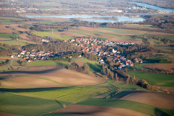 Neewiller-près-Lauterbourg im Bundesland Bas-Rhin, Frankreich aus der Luft betrachtet