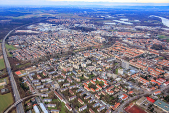 Schrägluftbild von Stadtteil am Woogbach mit Heinrich-Heine-Straße in Speyer im Bundesland Rheinland-Pfalz, Deutschland