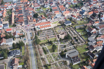 Friedhof im Ortsteil Neudorf in Graben-Neudorf im Bundesland Baden-Württemberg, Deutschland