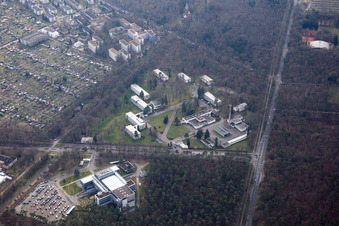 Schrägluftbild von Ortsteil Oststadt in Karlsruhe im Bundesland Baden-Württemberg, Deutschland
