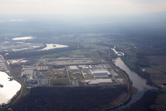 Luftaufnahme von Industriegebiet Oberwald von Nordosten in Wörth am Rhein im Bundesland Rheinland-Pfalz, Deutschland