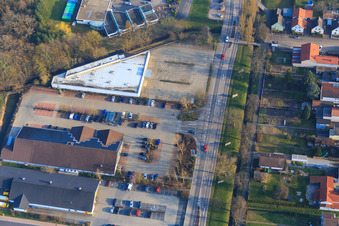 NETTO und ALDI in der Lauterburger Straße in Kandel im Bundesland Rheinland-Pfalz, Deutschland