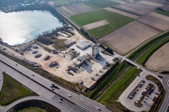 Peterbeton an der Kiesgrube Achern im Ortsteil Fautenbach im Bundesland Baden-Württemberg, Deutschland