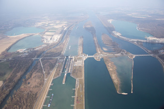 Schrägluftbild von Gambsheim im Bundesland Bas-Rhin, Frankreich