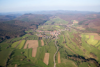 Wingen im Bundesland Bas-Rhin, Frankreich aus der Drohnenperspektive