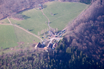 Gimbelhof in Wingen im Bundesland Bas-Rhin, Frankreich aus der Luft