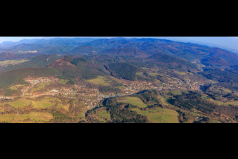 Dorfpanorama aus Westen in Bruchweiler-Bärenbach im Bundesland Rheinland-Pfalz, Deutschland