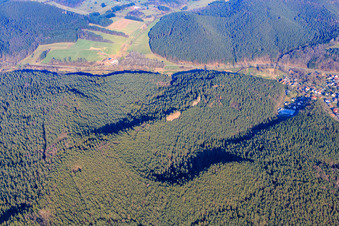 Retschelfels und Wöllmersbergfelsen überm Wieslauter-Tal in Bruchweiler-Bärenbach im Bundesland Rheinland-Pfalz, Deutschland