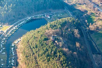 Schrägluftbild von Dahn, Campingplatz Neudahner Weiher im Bundesland Rheinland-Pfalz, Deutschland