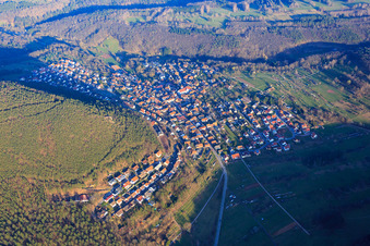 Dorf im Pfälzerwald aus Nordwesten in Wernersberg im Bundesland Rheinland-Pfalz, Deutschland von oben