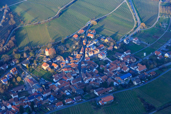 Luftbild von Martinskirche an der Sonnenbergstr in Leinsweiler im Bundesland Rheinland-Pfalz, Deutschland