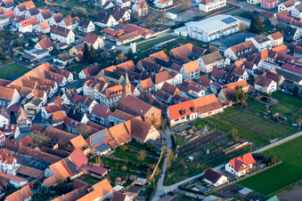 Kirchengebäude der evangelischen Kirche in der Dorfmitte in Steinweiler im Bundesland Rheinland-Pfalz, Deutschland