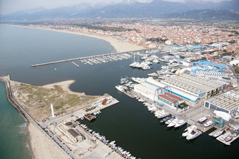 Luftaufnahme von Viareggio im Bundesland Lucca, Italien