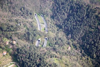 Schrägluftbild von Massarosa im Bundesland Lucca, Italien