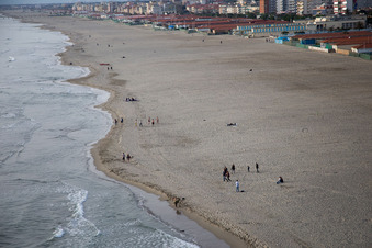 Drohnenaufname von Viareggio im Bundesland Lucca, Italien