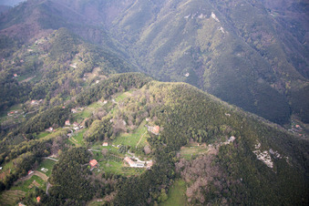 Luftaufnahme von Valdicastello im Bundesland Toscana, Italien