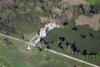 Schrägluftbild von Marinella di Sarzana im Bundesland Liguria, Italien