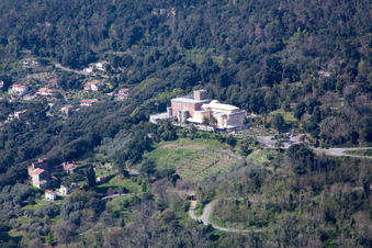 Schrägluftbild von Fiumaretta di Ameglia im Bundesland Liguria, Italien