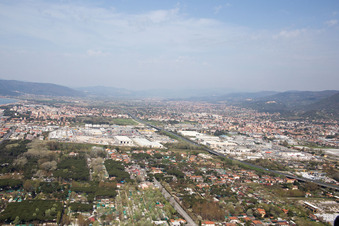 Avenza im Bundesland Toscana, Italien von oben gesehen