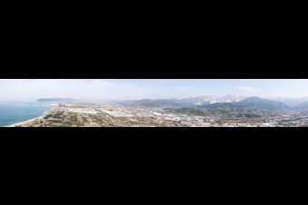 Luftaufnahme von Panorama in Avenza im Bundesland Toscana, Italien