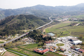 Luftbild von Massarosa im Bundesland Lucca, Italien
