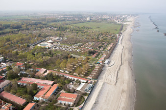 Luftbild von Vigna sul Mar Family Camping im Ortsteil Lido di Pomposa-Lido degli Scacchi in Comacchio im Bundesland Ferrara, Italien