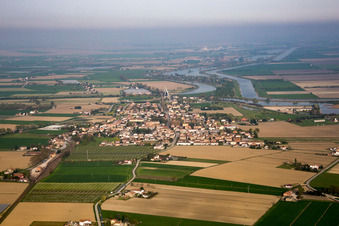 Luftbild von Ostellato(I-Emilia-Romagna), Italien