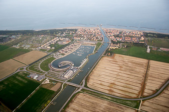 Schrägluftbild von Casalborsetti(I-Emilia-Romagna), Italien