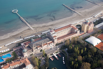 Luftbild von Venedig Lido(I-Venetien), Casino in Venezia, Italien