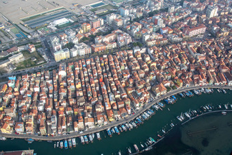 Chioggia im Bundesland Metropolitanstadt Venedig, Italien von einer Drohne aus
