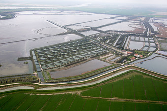 Schrägluftbild von Pila im Bundesland Venetien, Italien