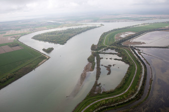 Pila im Bundesland Venetien, Italien von der Drohne aus gesehen