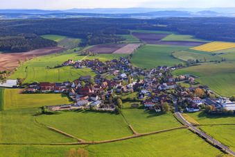 Dorfansicht aus Südwesten im Ortsteil Grasmannsdorf in Burgebrach im Bundesland Bayern, Deutschland