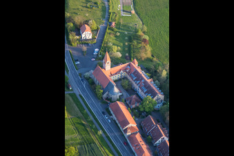 Gebäudekomplex des Klosters Kloster St. Ludwig im Ortsteil Lindach in Kolitzheim im Bundesland Bayern, Deutschland