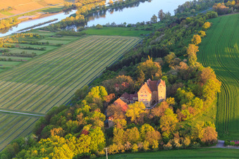 Luftbild von Schloss Klingenberg in Wipfeld im Bundesland Bayern, Deutschland