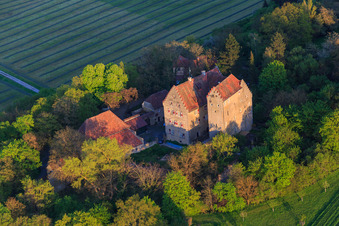 Luftaufnahme von Schloss Klingenberg in Wipfeld im Bundesland Bayern, Deutschland