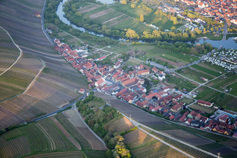 Campingplatz im Ortsteil Escherndorf in Volkach im Bundesland Bayern, Deutschland