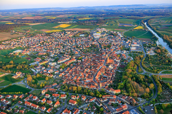 Luftbild von Historische Altstadt aus Nordwesten in Volkach im Bundesland Bayern, Deutschland