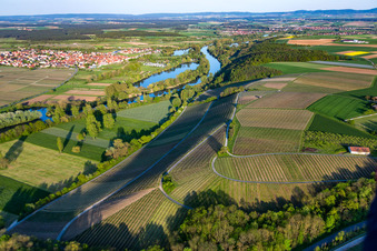 Luftaufnahme von Ortsteil Neuses am Berg in Dettelbach im Bundesland Bayern, Deutschland