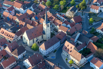 Kirchengebäude der St. Eucharius in Sommerach im Bundesland Bayern, Deutschland