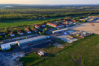 FRITSCH MHK4 und Guesthouse MOWO conneKT am Flugplatz im Ortsteil Hoheim in Kitzingen im Bundesland Bayern, Deutschland