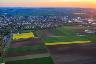 Ortsansicht bei Sonnenuntergang aus Südosten in Gerolzhofen im Bundesland Bayern, Deutschland