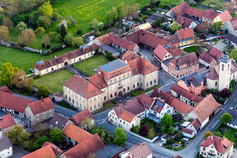 Luftbild von Palais des Schloß und Restaurant Sulzheim in Sulzheim im Bundesland Bayern, Deutschland