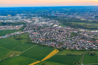Ortsansicht bei Sonnenuntergang aus Osten in Sennfeld im Bundesland Bayern, Deutschland